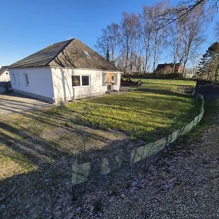 Doppelhaushaelfte Jule Apartment *