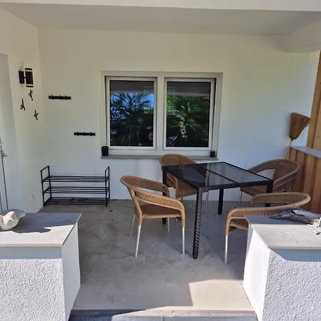 Apartment Doppelhaushaelfte Jule Niesgrau